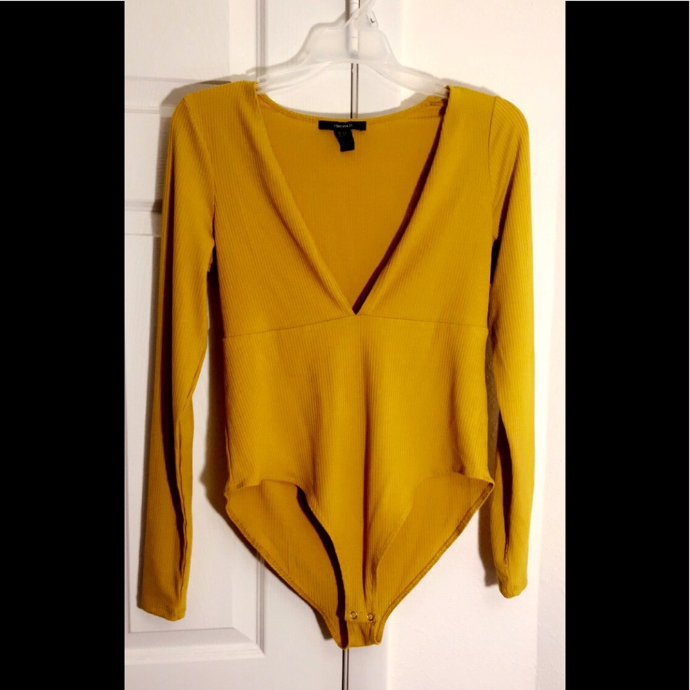 🍁Forever21 Mustard long V cut bodysuit